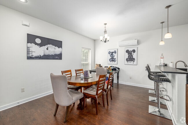 3BR, 4.5BA - 1,950SF - Dining Area - Oakland Properties (3bed/3.5bath)