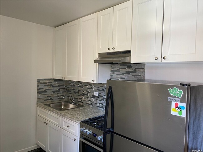 Foto del edificio - 142-27 Barclay Ave