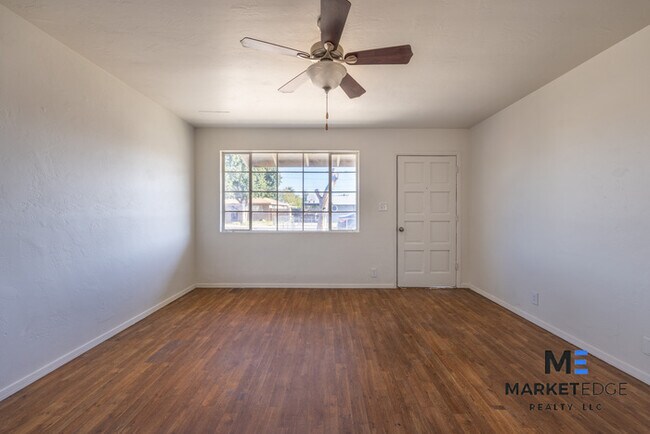 Building Photo - 3Bed/1Bath House at Indian School/43rd! Re...