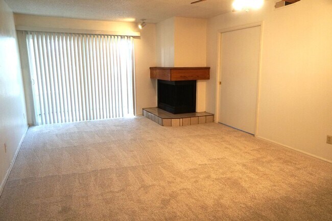 Building Photo - 3620 Iguana Drive