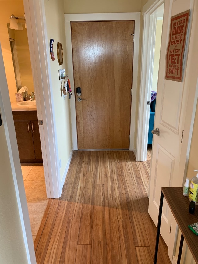 Entryway - 626 4th Ave W