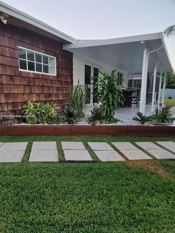 Foto principal - 290 NW 92nd Ave