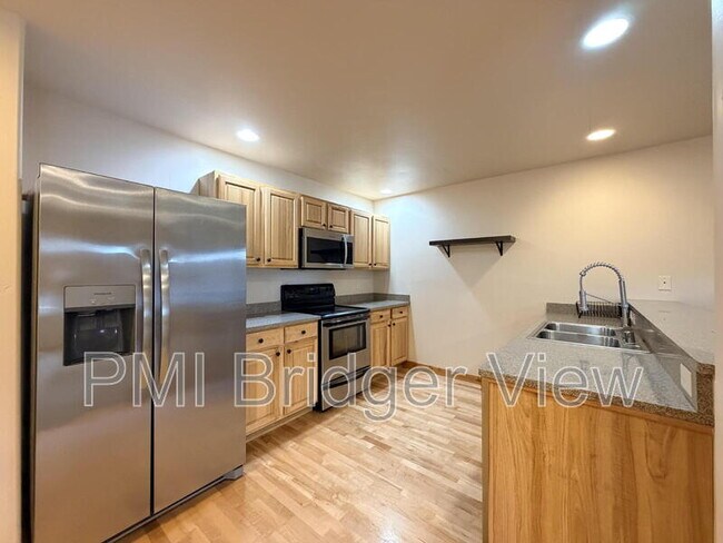 Foto del edificio - 3147 Cattail St
