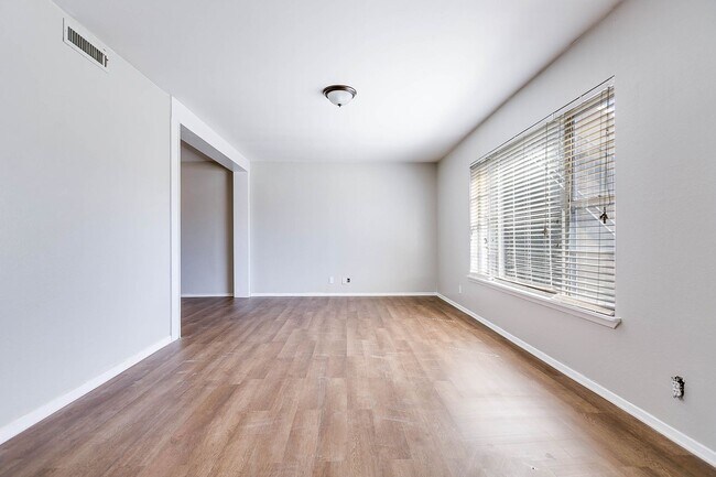 Foto del edificio - 1425 Austin St