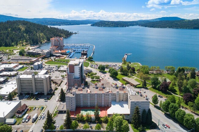 Foto del edificio - Beautiful Downtown Coeur d' Alene Condo  w/ Amazing Views!