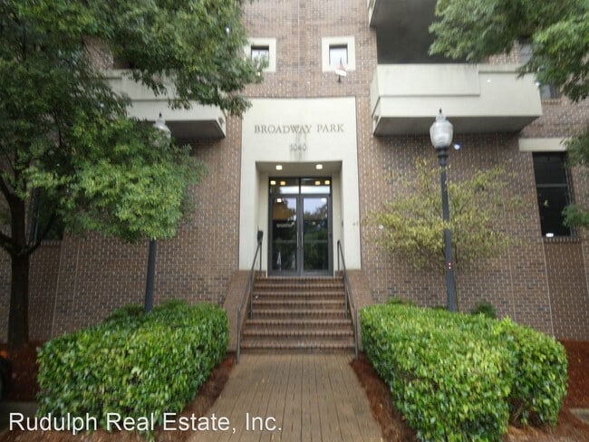 Building Photo - 2 br, 2 bath House - 1040 Broadway Park #513