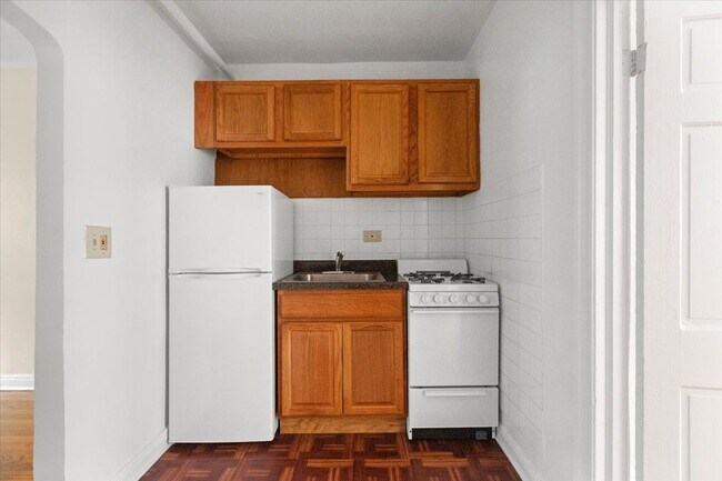 Foto del edificio - 1800 W Farwell Ave