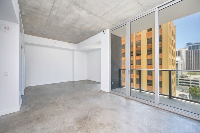 Foto del edificio - 151 SE 1st St