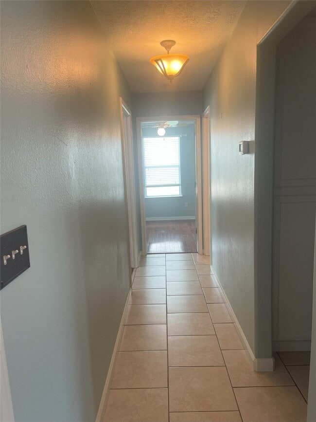 Building Photo - 9110 Dolphin Cir