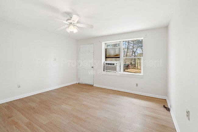 Building Photo - 3234 Fairburn Rd