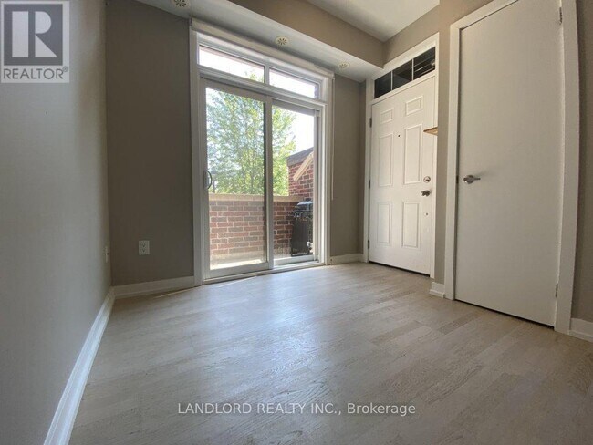 Photo du bâtiment - 150-150 Broadview Ave