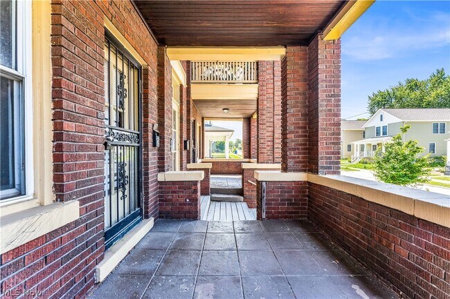 Foto del edificio - 1321 W 85th St