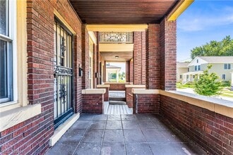Building Photo - 1321 W 85th St