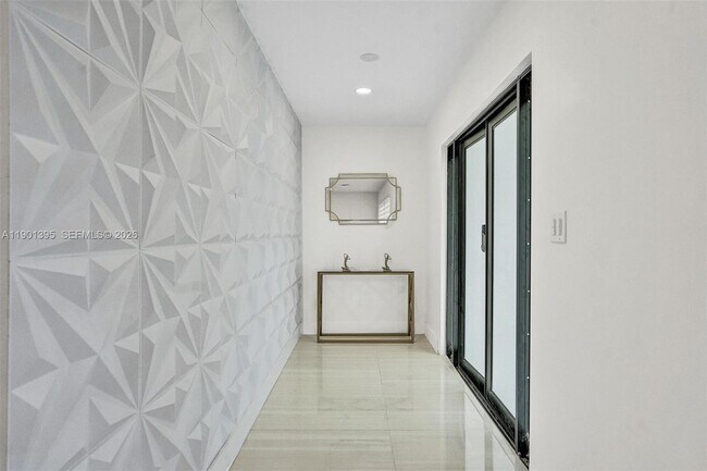 Foto del edificio - 1141 N North Lake Dr