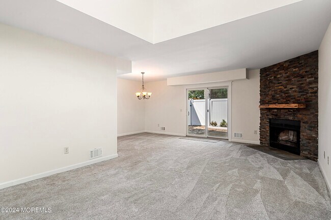 Foto del edificio - 15 Spring Ct