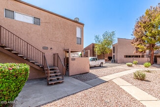 Building Photo - 2680 E Oakleaf Dr