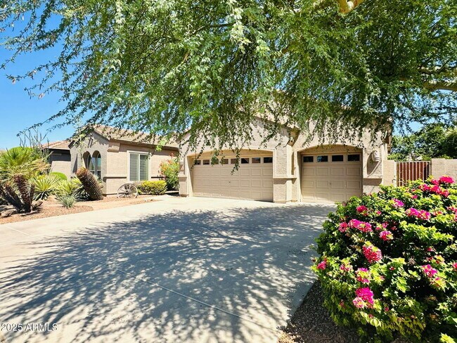 Foto del edificio - 2720 E Hazeltine Way