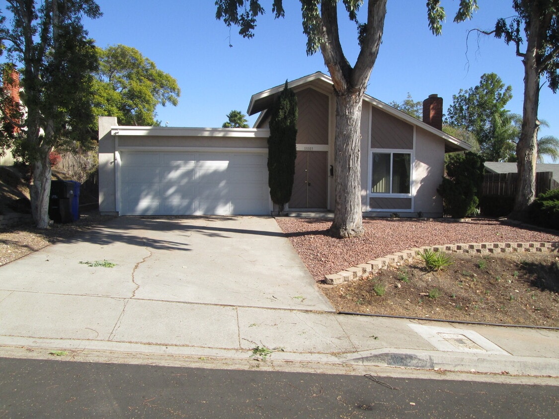 Foto principal - 3BR/2BA Single Family House