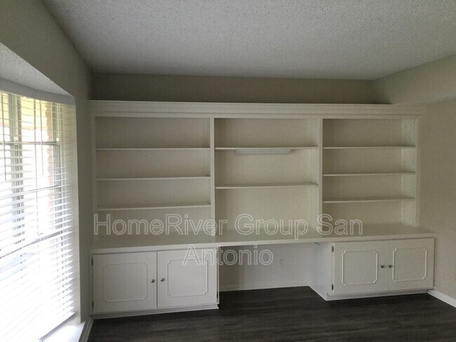 Foto del edificio - 3518 Pinebluff Dr