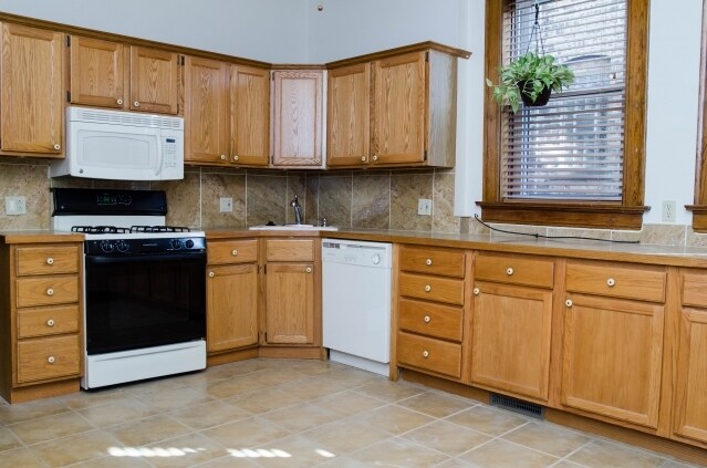 Foto del edificio - 2716 N Troy St