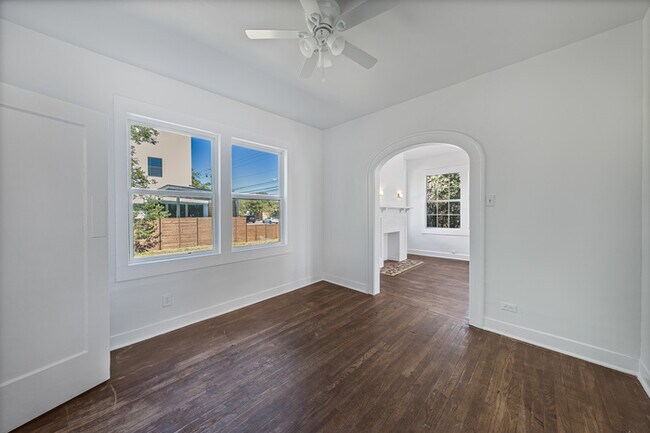 Foto del edificio - 4414 Red River St