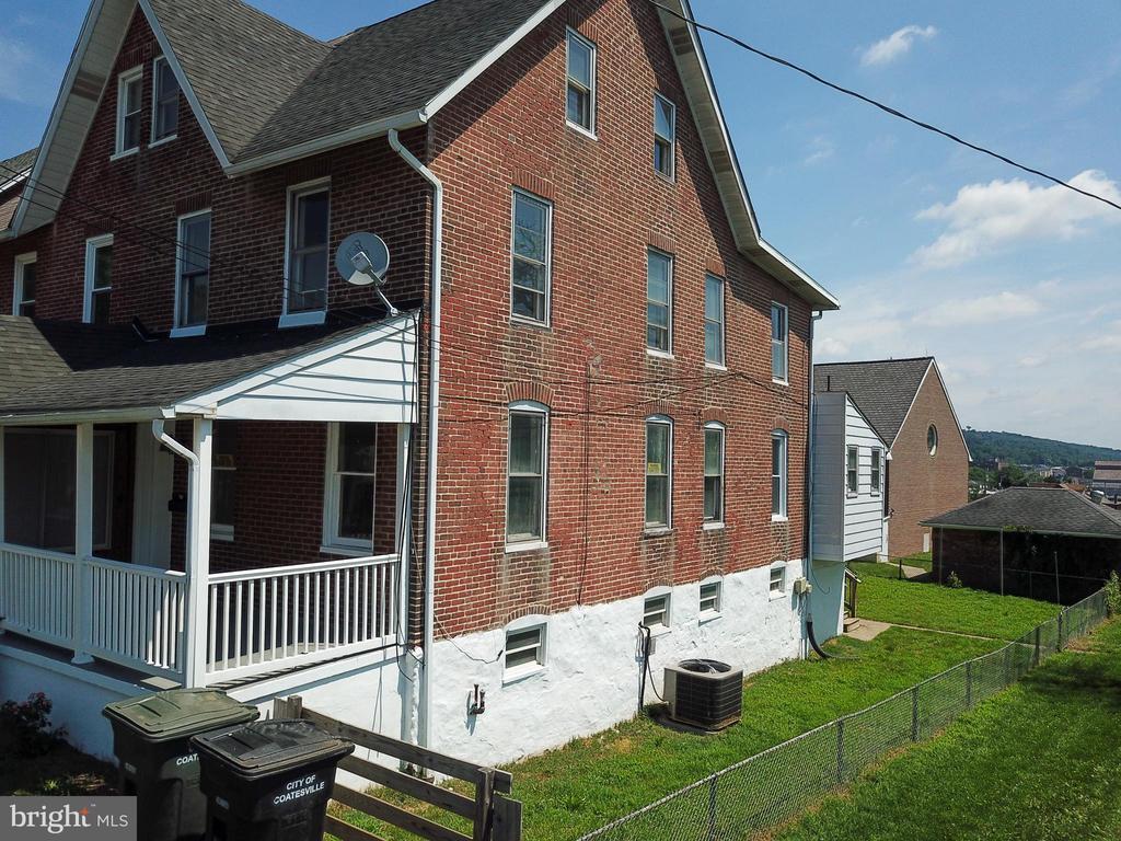 Primary Photo - 111 Hope Ave