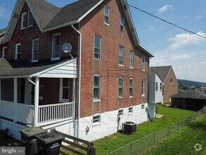 Building Photo - 111 Hope Ave