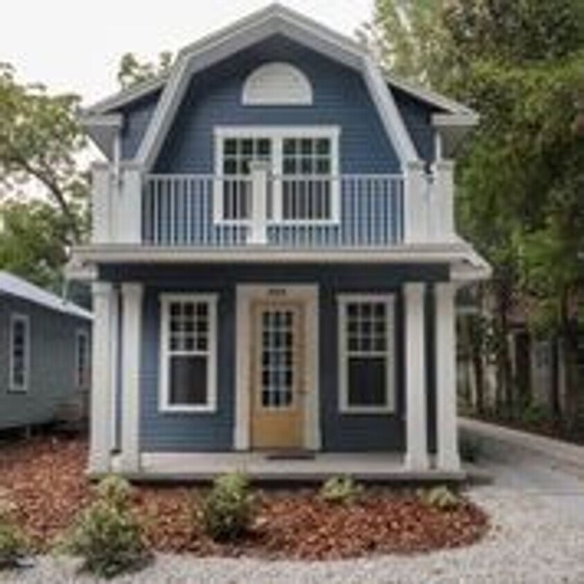 Primary Photo - Luxury 4 Bed / 4 Bath Bungalow Cottage -- ...