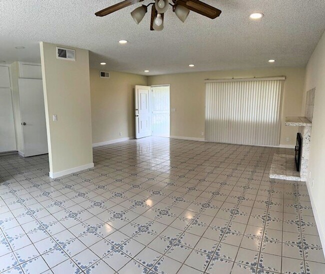 Foto del edificio - 4 Bedroom Home for Lease in Westminster