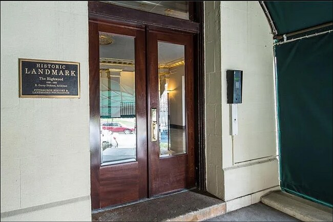 Foto del edificio - 372 S Highland Ave