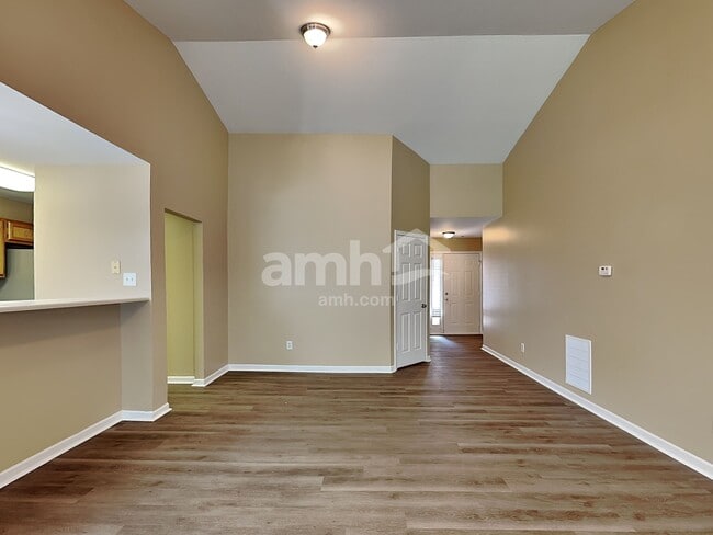 Foto del edificio - 81 W Quail Wood Ln