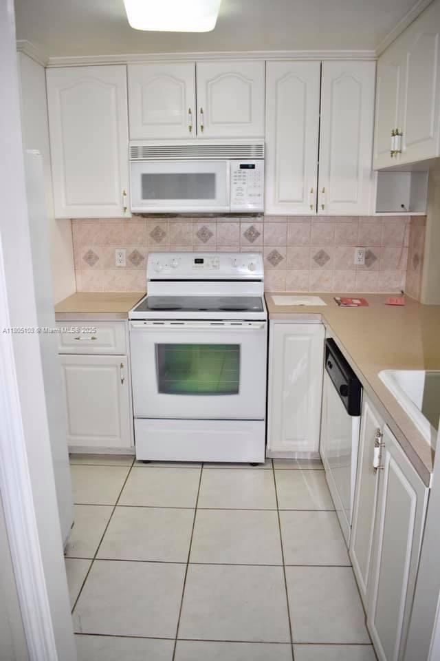 Foto del edificio - 3527 NE 168th St