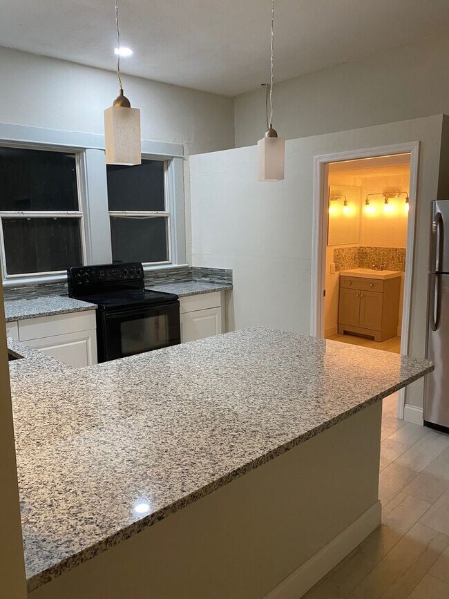 Foto del edificio - CHARMING 2 BEDROOM 1 BATH APARTMENT HOME - $500 OFF FIRST MONTH RENT!