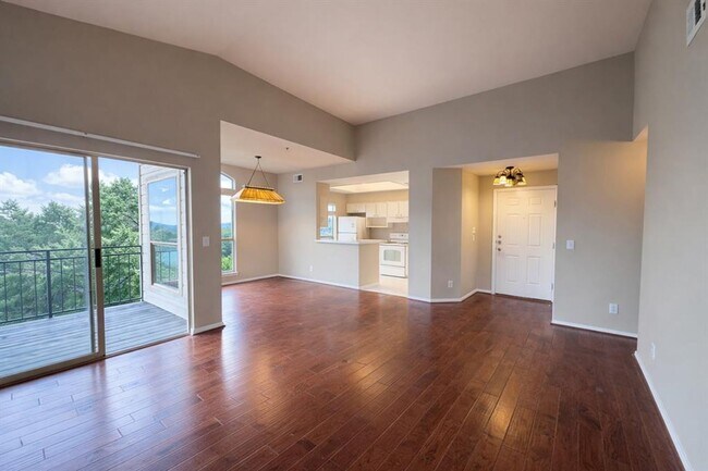 Foto del edificio - 6000 Shepherd Mountain Cove