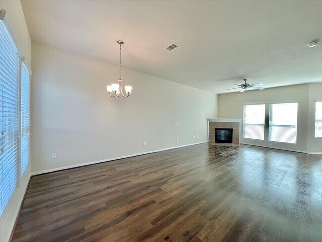 Building Photo - 14903 Vinegrove Falls Ct