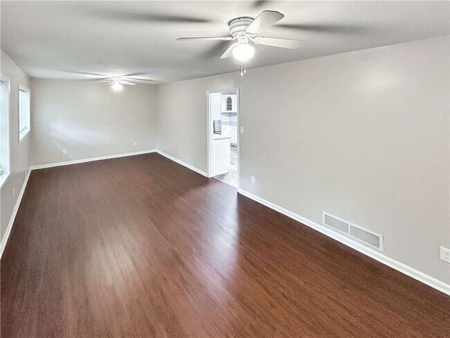Building Photo - 4239 Pinetree Dr
