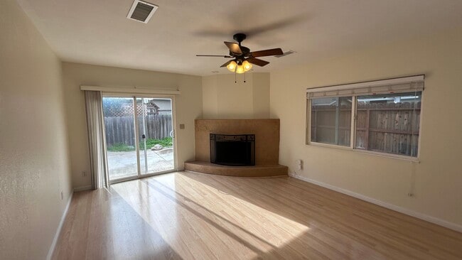 Building Photo - 1505 Bandera Ln