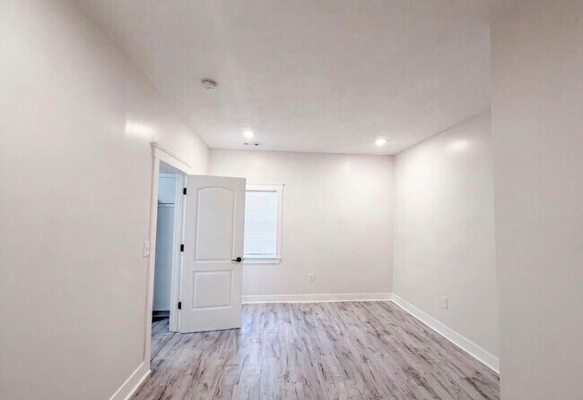 Foto del edificio - 3407 Erin Ave