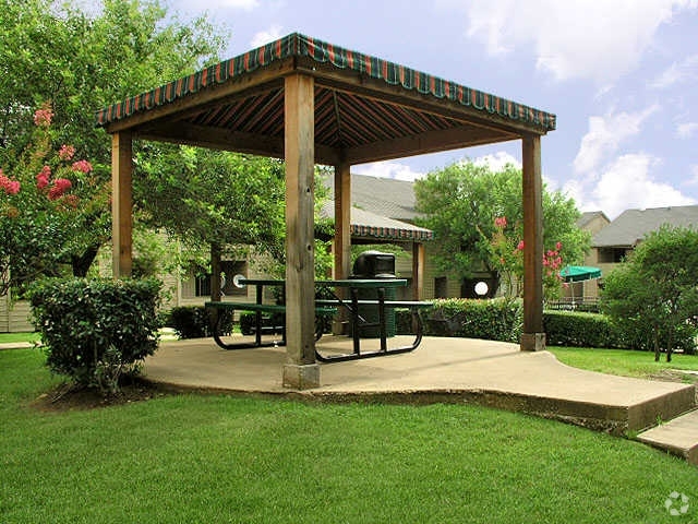 Gazebo - Cedar Bend Apartments