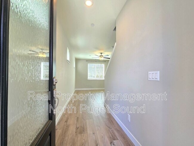 Building Photo - 8303 Gilman Wy