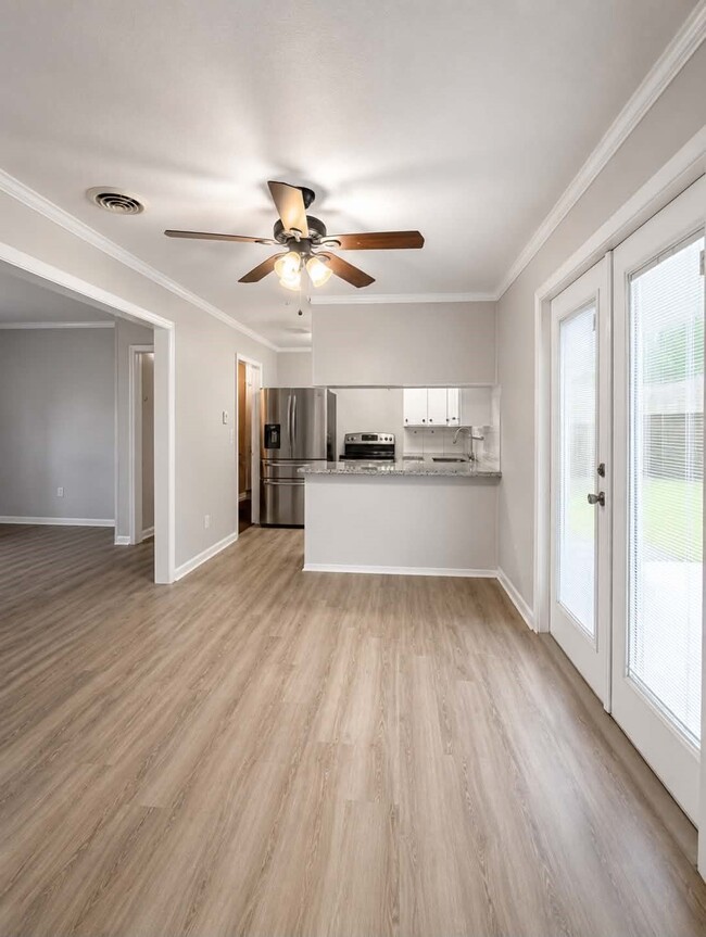 Building Photo - 2721 27th Ave N