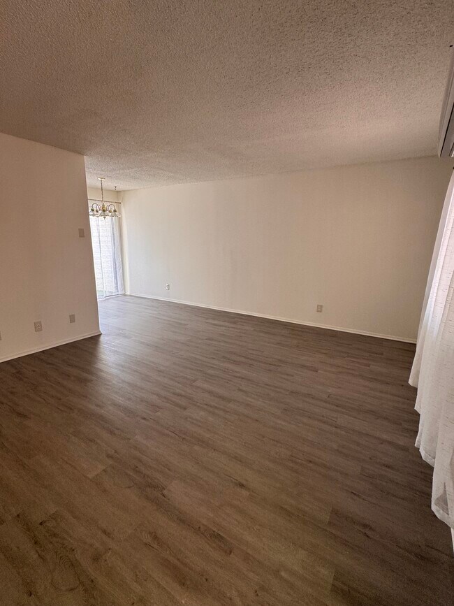 Foto del edificio - 5075 Atlantic Ave
