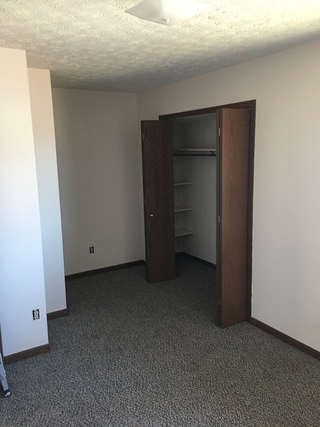 Building Photo - 1131 Townsview Pl