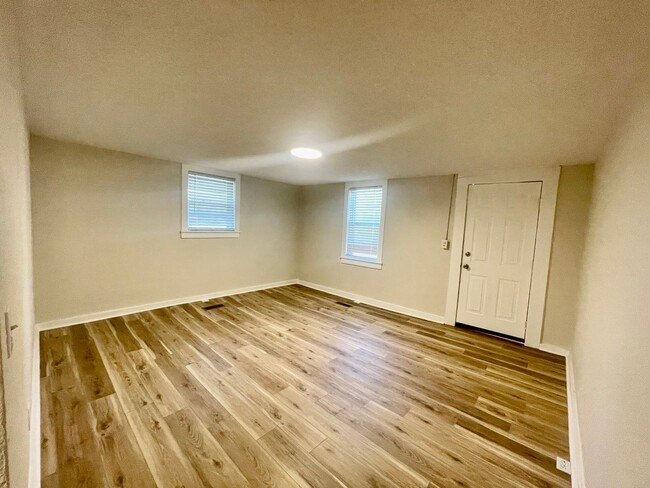 Foto del edificio - 10th Ave NW Duplex