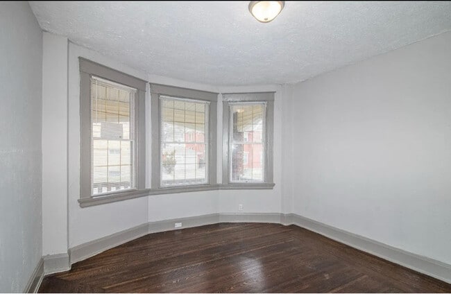 Building Photo - 3309 W 8th St