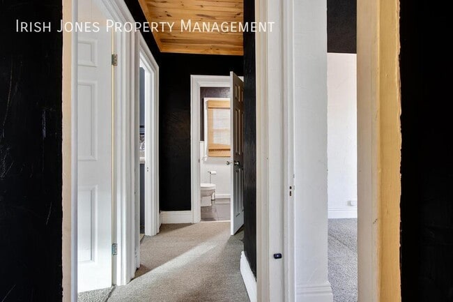 Building Photo - 2829 South Park Ave