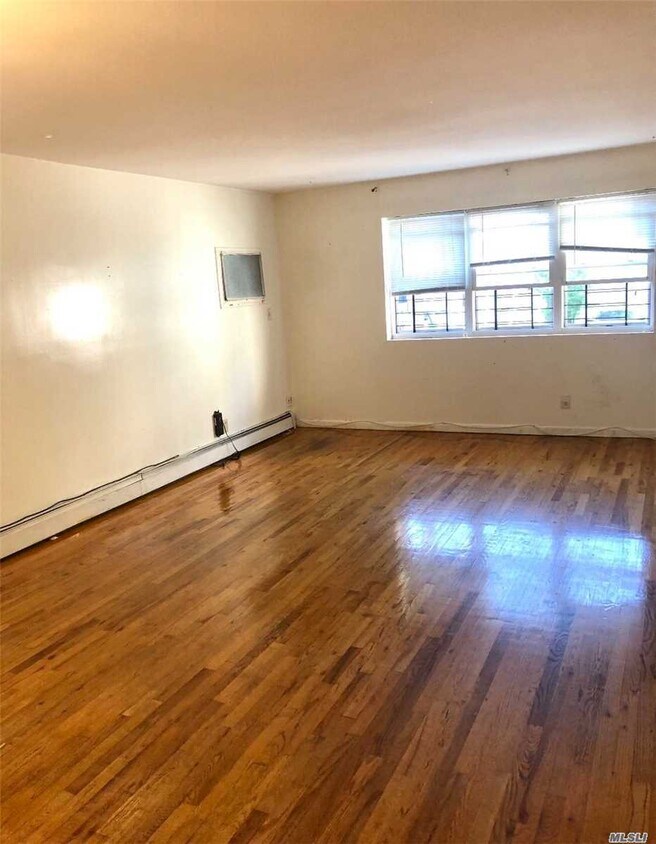 Foto del edificio - 66-28 53rd Ave