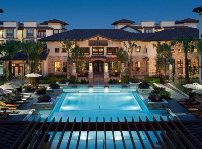 Building Photo - 6401 Escena Blvd