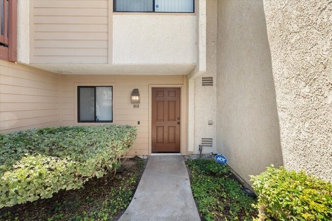 Building Photo - 5720 Owensmouth Ave
