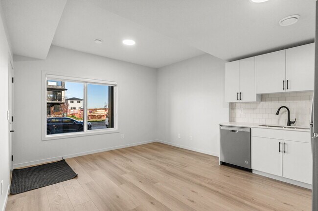 Building Photo - 73 Westwind Dr